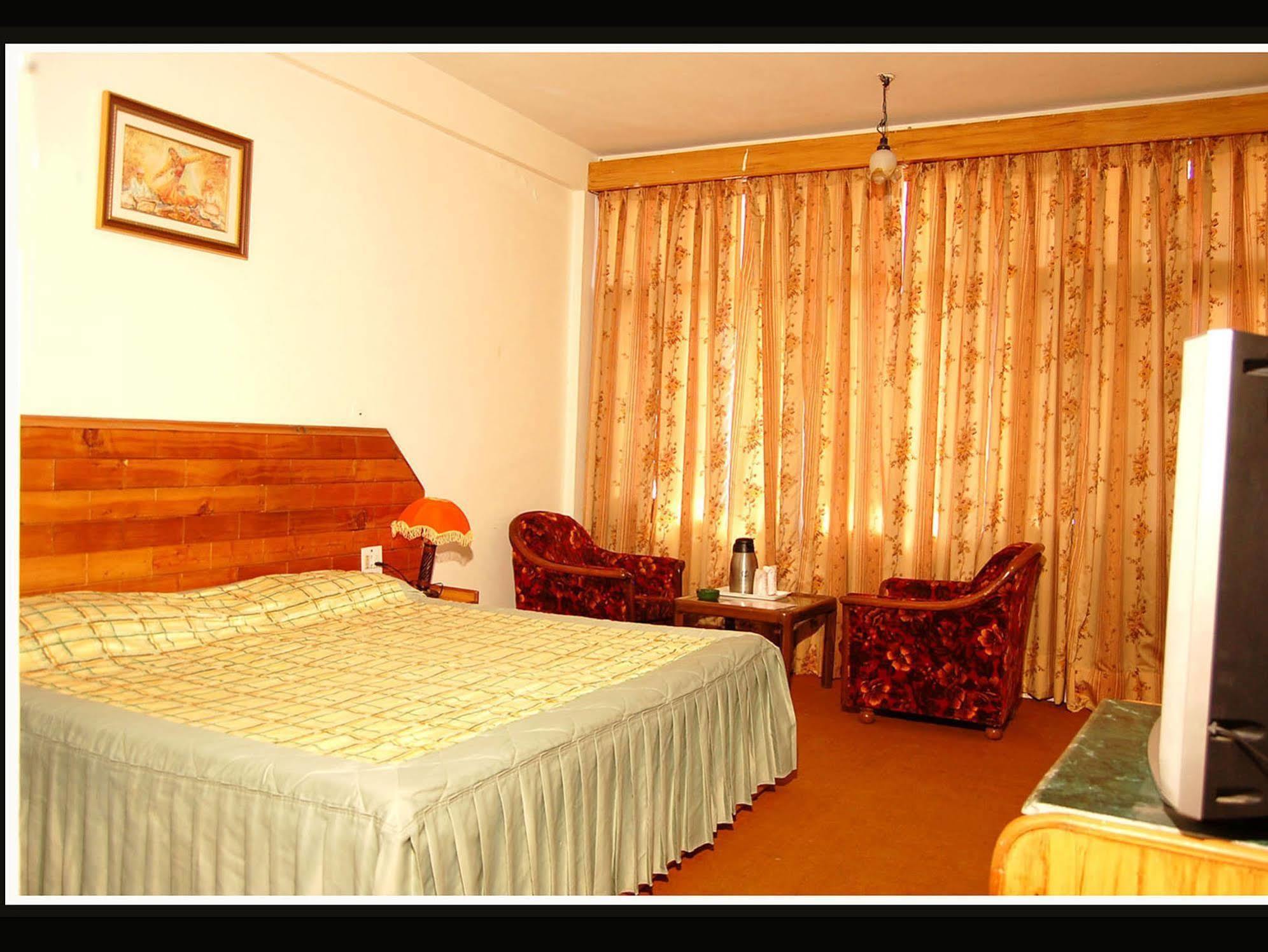 Hotel Nitesh Manali  Luaran gambar